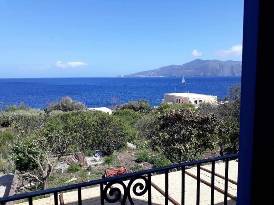 Villa Insolia Santa Marina Salina Habitación foto